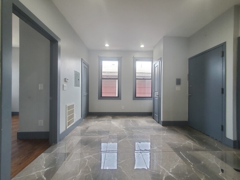 Building Photo - 137 Myrtle Ave