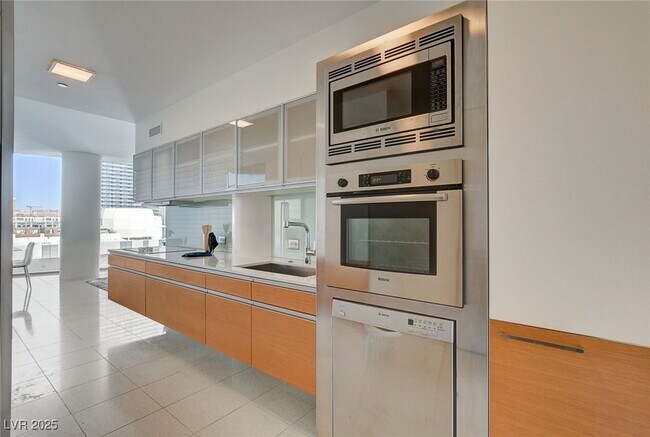 Building Photo - 3726 S Las Vegas Blvd