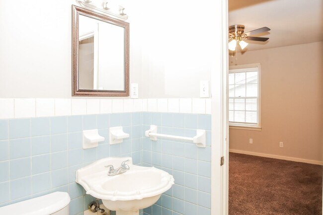 Building Photo - 3206 Bayless Dr SW