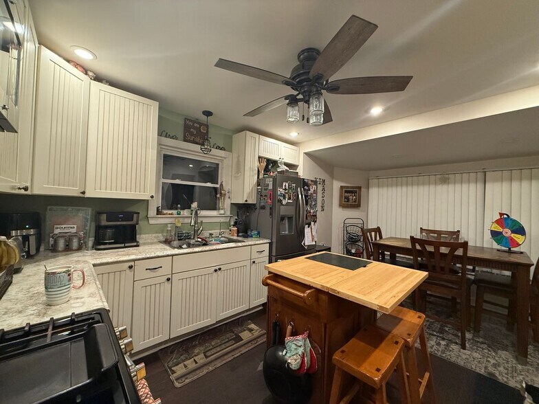 Building Photo - S80W19060 Janesville Rd