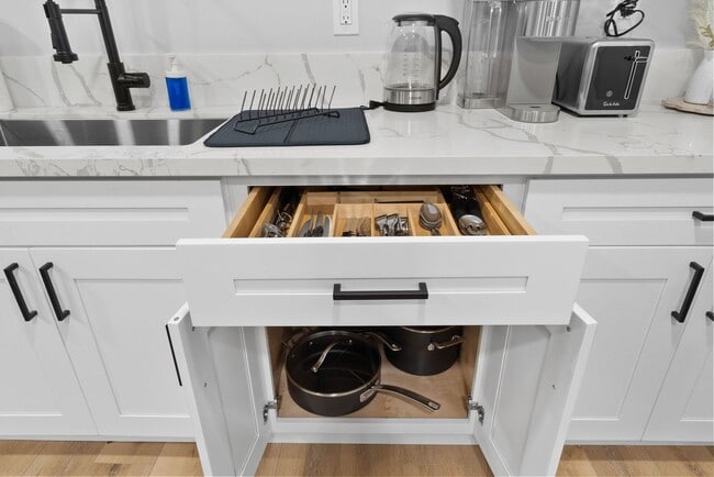 Building Photo - ? Modern Studio in National City – Furnish...