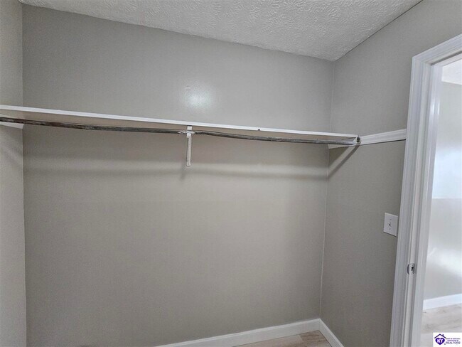 Building Photo - 608 N Woodland Dr