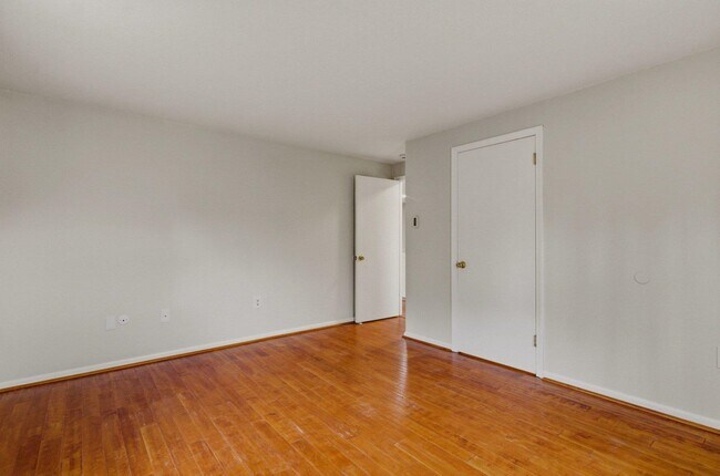 Building Photo - 559 Sagamore Ave