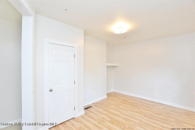 Building Photo - 12 Stuyvesant St