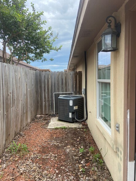 Building Photo - 3110 E Diamondhead Ave