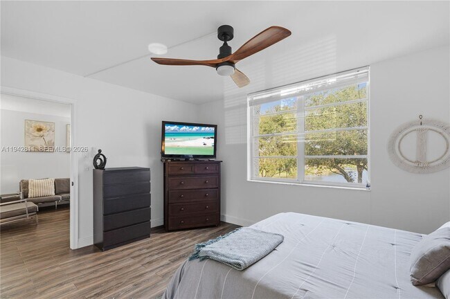 Building Photo - 9340 Lagoon Pl