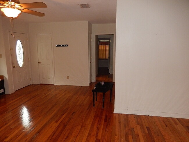 Building Photo - LOVELY 3/2 MIDTOWN House w/ Deck, Wood Flo...