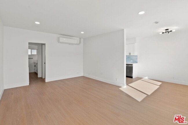 Building Photo - 4018 La Salle Ave