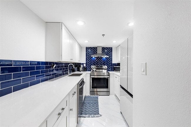 Building Photo - 2401 Collins Ave