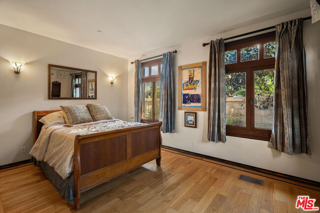 Building Photo - 28305 Via Acero