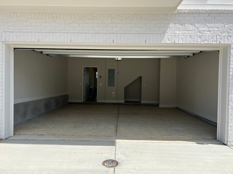 Building Photo - 1245 Willowcrest Way