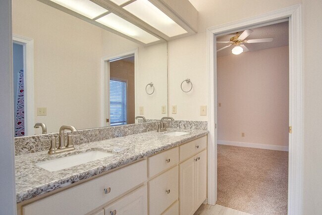 Building Photo - Festive Move-In Special! 4BR/3BA Lenox Gem...