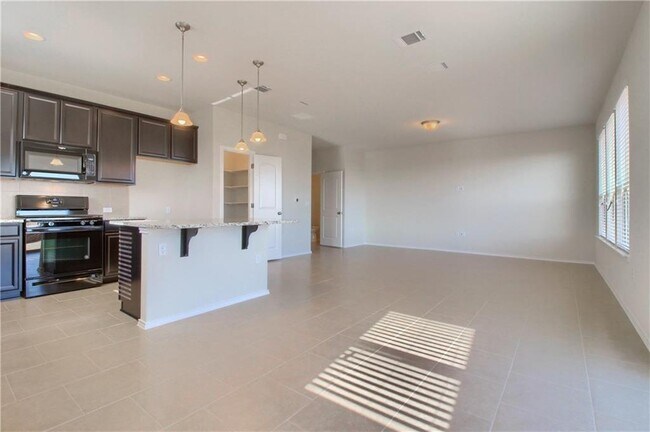 Building Photo - 13909 Osmarea Dr