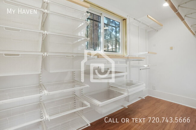 Building Photo - 2061 S Wolff St