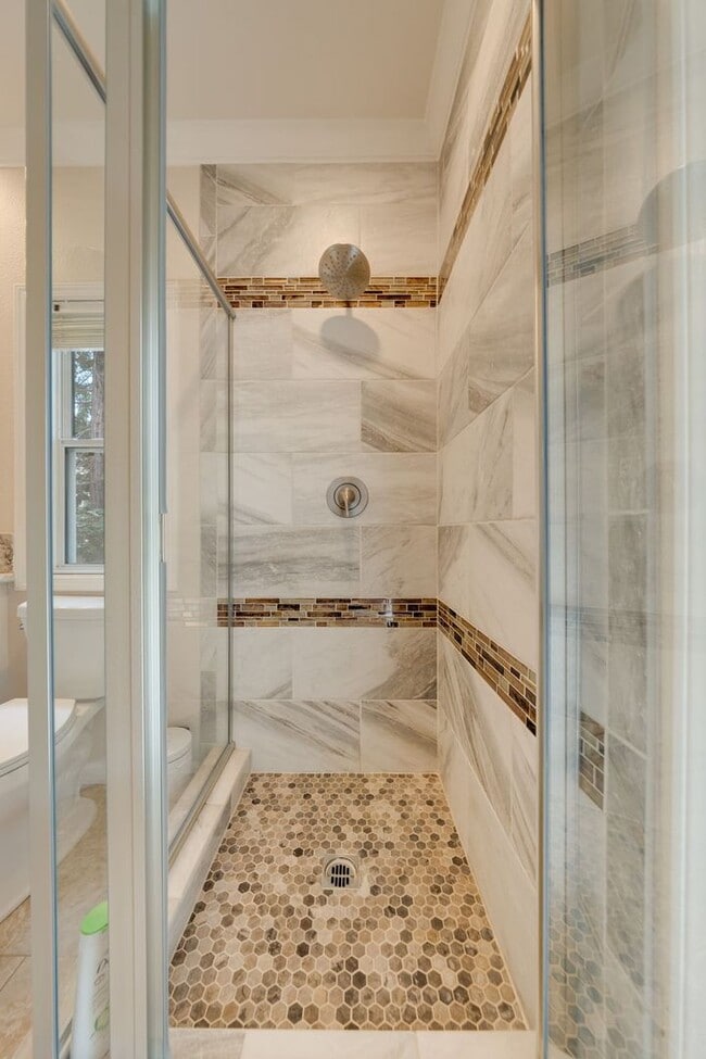Building Photo - Luxury 4BR Home with Pool & Outdoor Kitche...