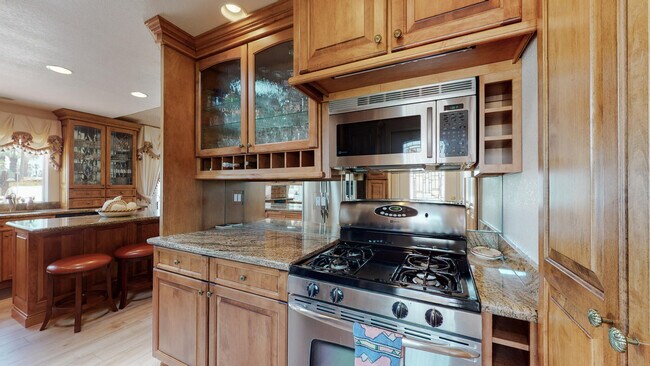 Building Photo - 38960 Kilimanjaro Dr