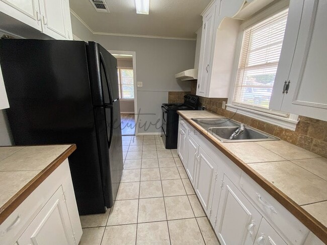 Building Photo - Affordable 3-Bedroom Home with Fenced Yard...