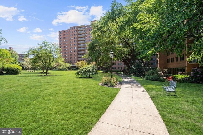 Building Photo - 4201 Cathedral Ave NW