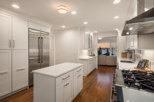 Building Photo - Laurelhurst View Home