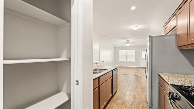 Building Photo - 621 Christian Ln