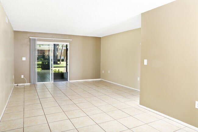 Building Photo - 1000 Lake of the Woods Blvd