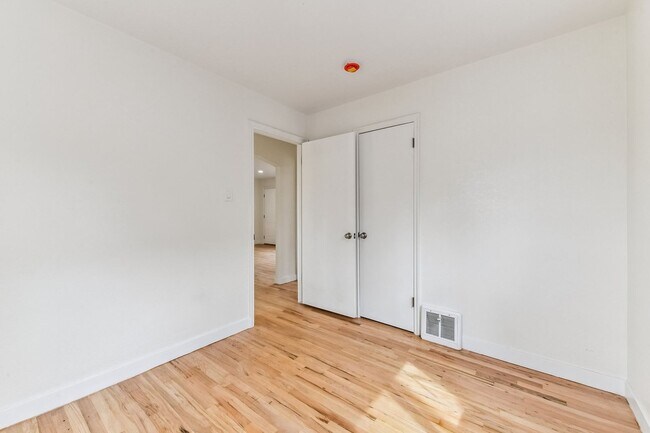 Building Photo - Stunning Single Family Home | 4BR/2BA | 1-Car Covered Parking | Fenced backyard