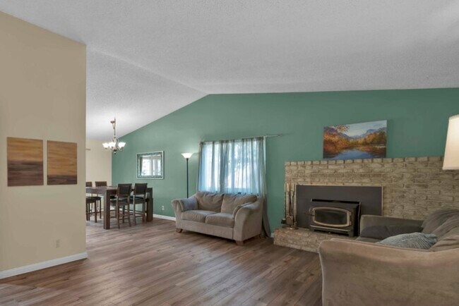 Family Room - 2430 Lake Redding Dr