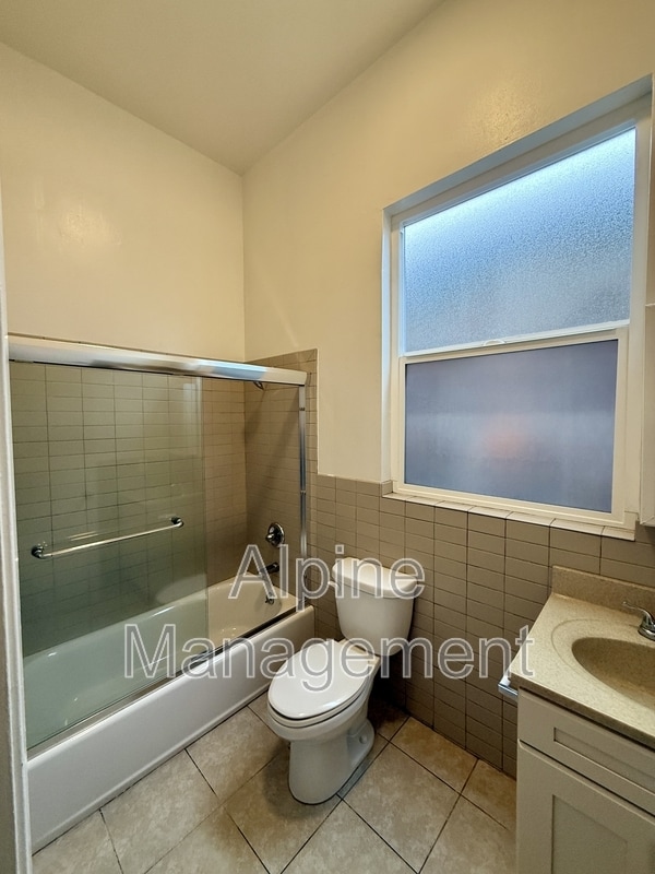 Building Photo - 2315 Mission St