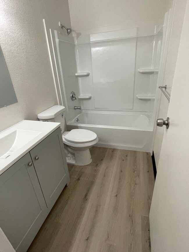 Building Photo - 3 Bedroom 2 Full Bath Townhouse in Upper M...