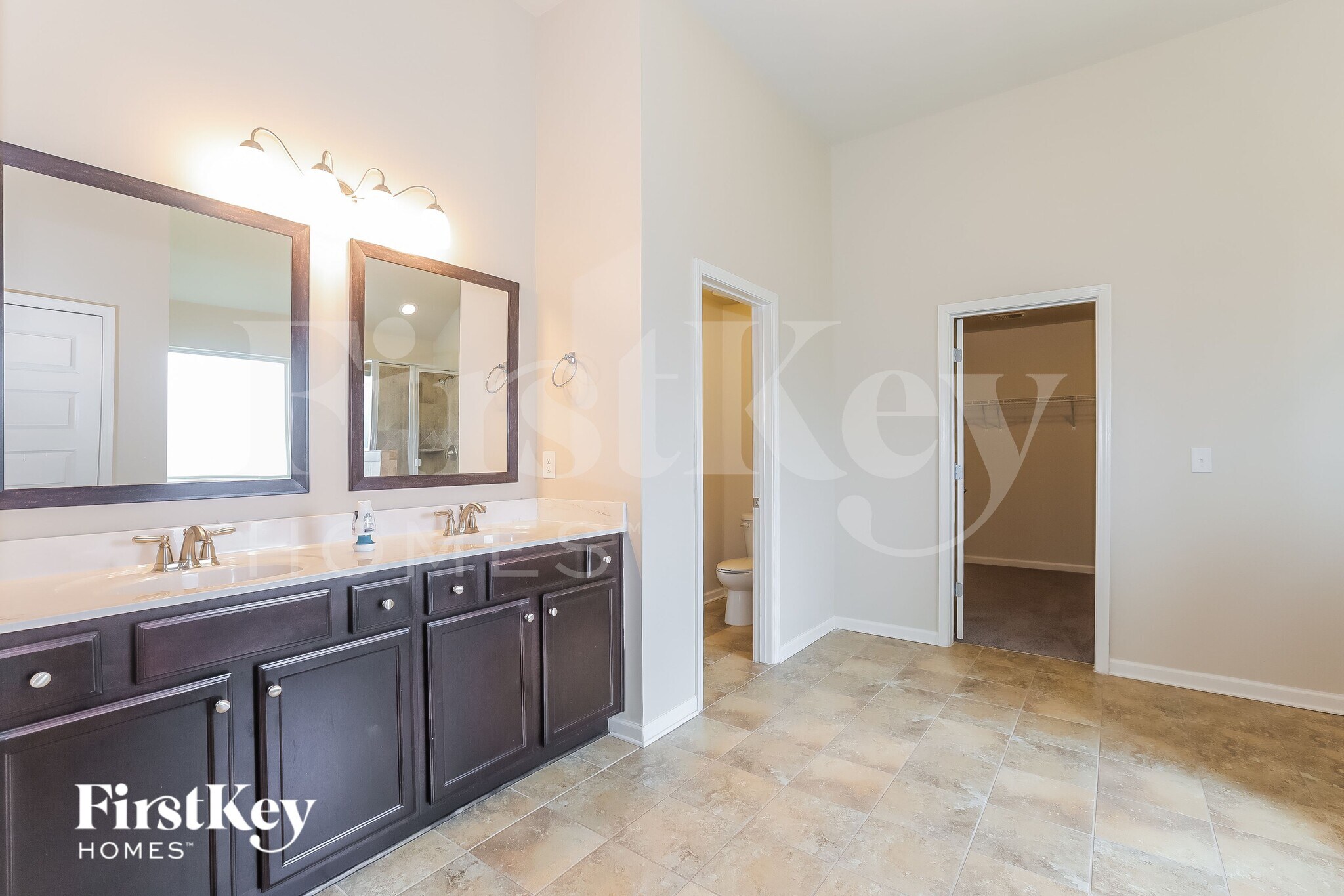 Building Photo - 1328 Wild Rose Dr SE