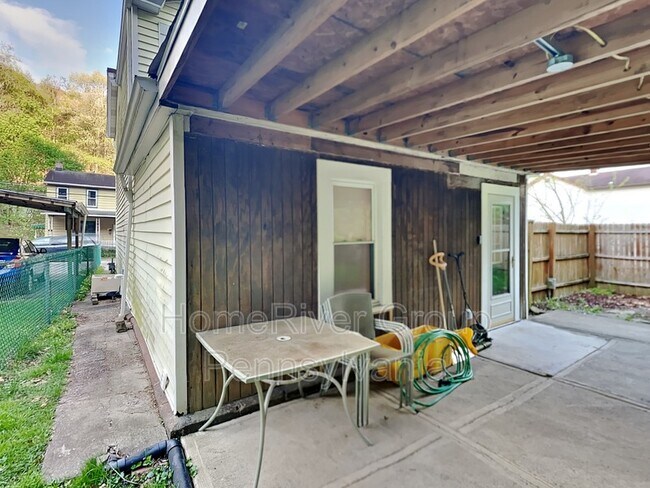 Building Photo - 1139 Ravine St