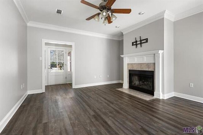 Building Photo - 4 Bedroom in Springlake Subdivision