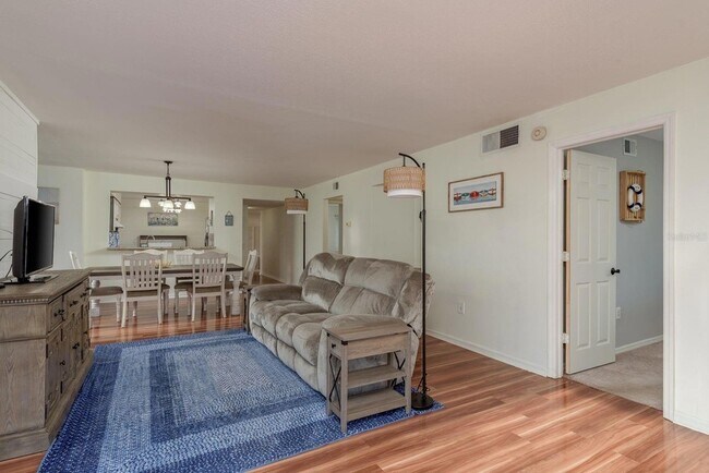 Building Photo - 5557 Sea Forest Dr
