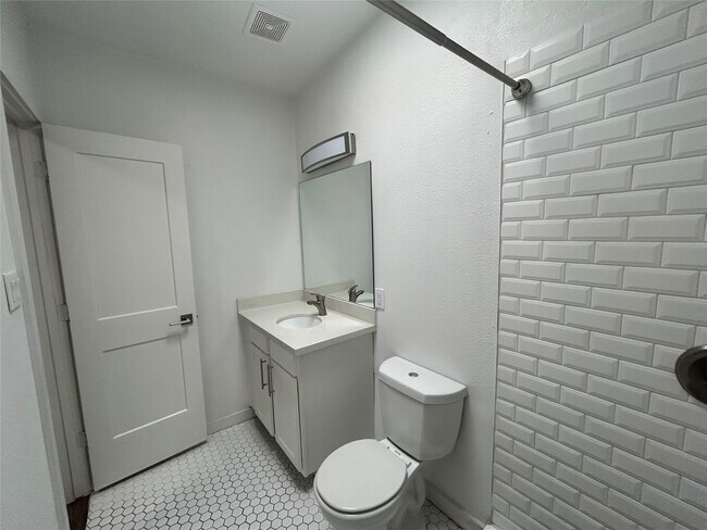 Building Photo - 219 Marshall St