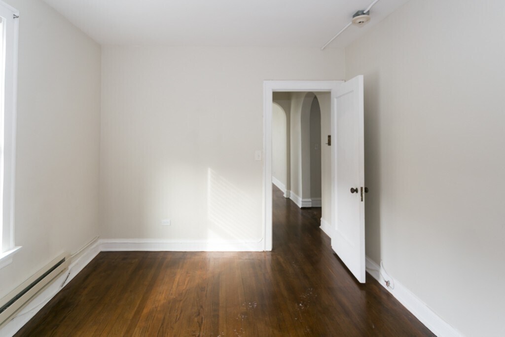 Building Photo - 918 Green Bay