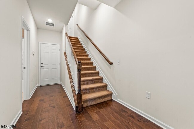 Building Photo - 18 Cortland Ct