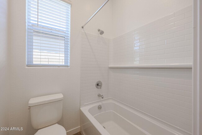 Building Photo - 7606 W Jackrabbit Ln