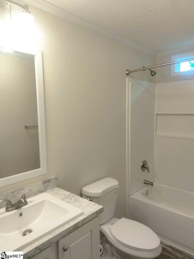 Building Photo - 5 Charles St