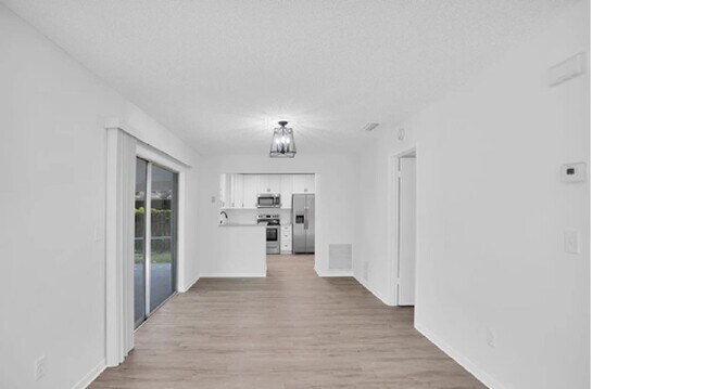 Building Photo - 1010 San Remo Rd