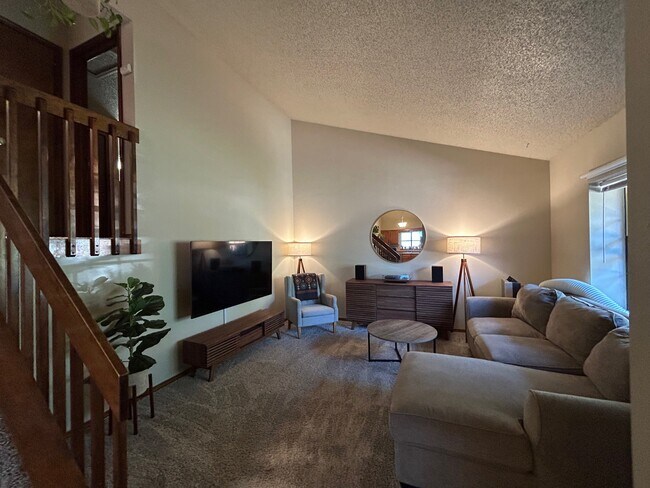 Building Photo - 5935 Pemberton Way