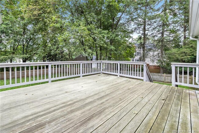 Building Photo - 4 Cranbury Woods Rd