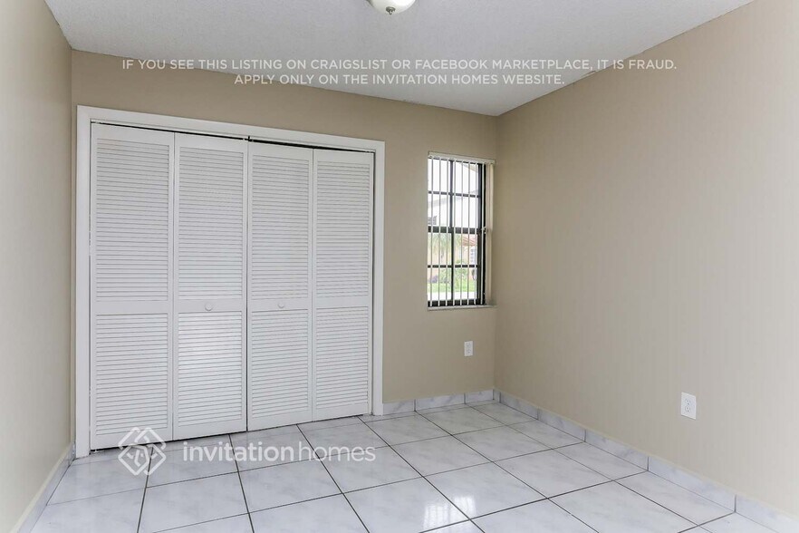Building Photo - 4705 SW 143rd Ave