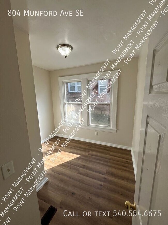 Building Photo - 804 Munford Ave SE