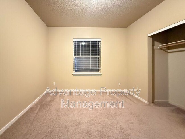 Building Photo - 523 Catron St N