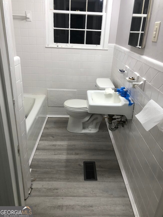 Building Photo - 164 Glenn Carrie Rd