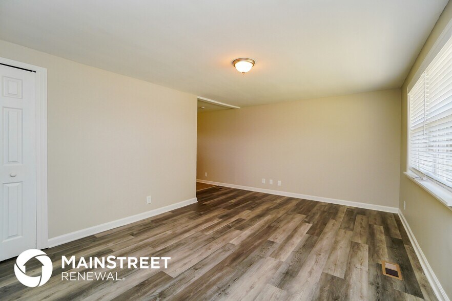 Building Photo - 357 Amesbury Dr