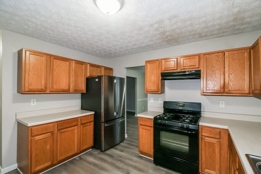 Building Photo - 1200 Catalina Pkwy