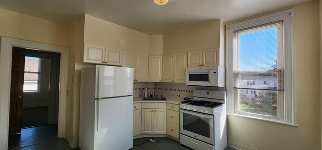 Building Photo - 251 N Fulton Ave