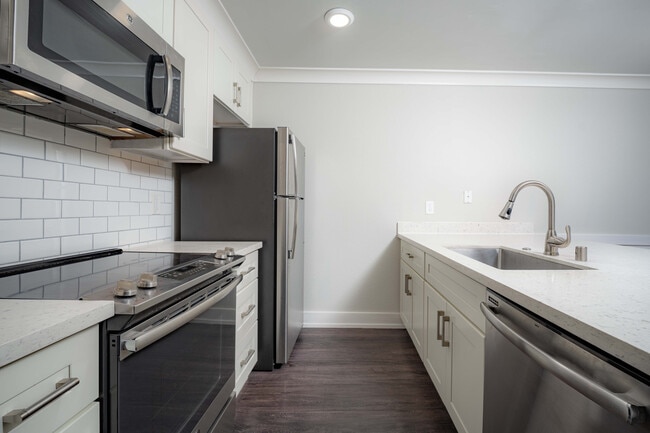 Marquee 1804N kitchen2 (1) - Marquee at Diablo Pines