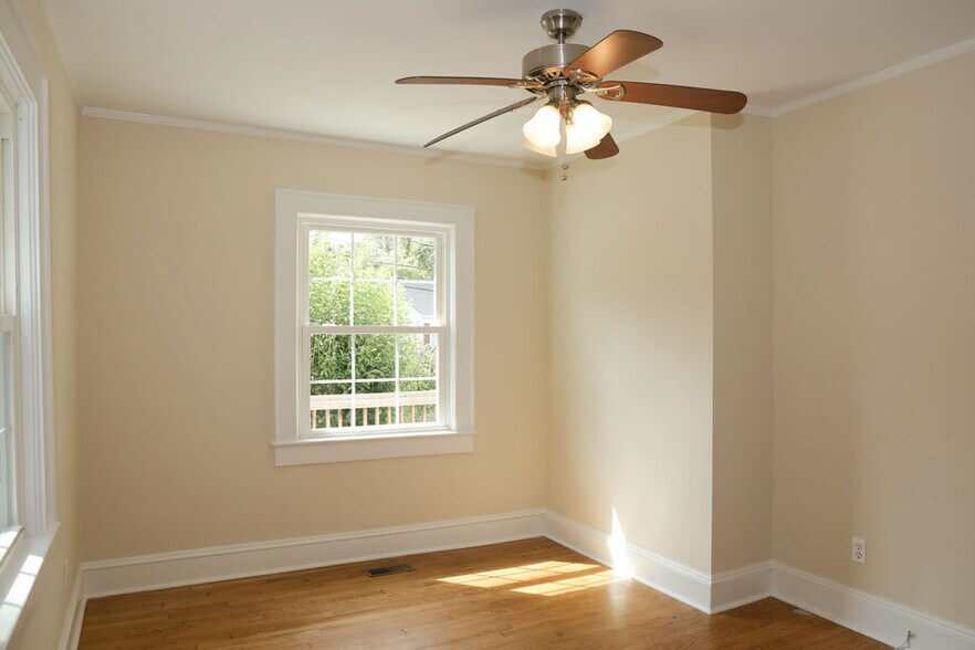 Building Photo - 603 Mayflower Dr